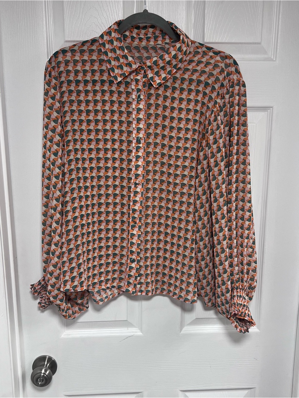 Printed Long-Sleeve Collared Blouse in Peach and Green Size M